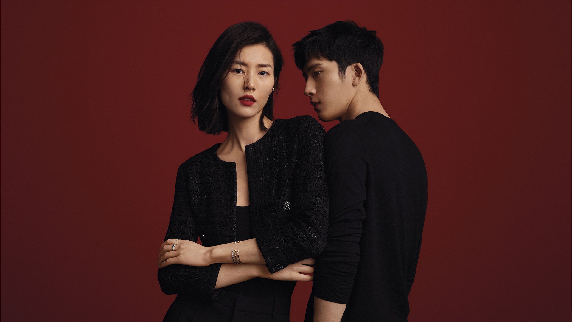 “德甲豪门密切追赶，冠军之战悬而未决”，德甲冠名